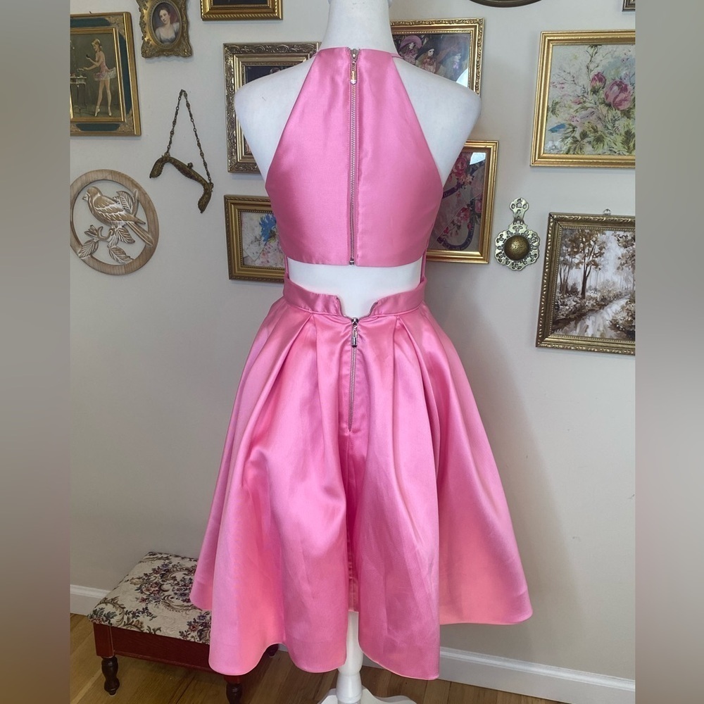 Sherri Hill Vibrant Pink Halter Open Back Cut Out Short Dress Size 2 NWOT - Picture 3 of 10